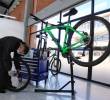 Colombia ya tenía avances en incentivos para la bicicleta —como los parqueaderos obligatorios en empresas o las deducciones en el impuesto de renta por programas de movilidad—, pero esta es la primera vez que se consagra un beneficio laboral directo para el trabajador ciclista. FOTO: Colprensa.