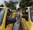 Alrededor de 300 taxistas tienen antecedentes y anotaciones judiciales, según estudio. Foto: Colprensa