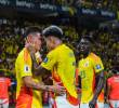 James Rodríguez de Colombia (izq.) celebra con su compañero Luis Díaz (der.) tras anotar el segundo gol de su equipo durante un partido de clasificación para la Copa Mundial de la FIFA 2026 entre Colombia y Bolivia en el Estadio Metropolitano Roberto Meléndez el 4 de septiembre de 2025 en Barranquilla, Colombia. (Foto de David Nieto/Eurasia Sport Images/Getty Images)