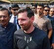 Lionel Messi junto a Rodrigo de Paul y Luis Suárez visitando India. Foto: AFP