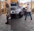 El video que muestra un aparente caso de maltrato laboral en un taller de Pereira habría ocurrido hace varios meses, según los actuales propietarios del lugar, quienes afirmaron que el agresor ya no trabaja allí. FOTO: captura de video.