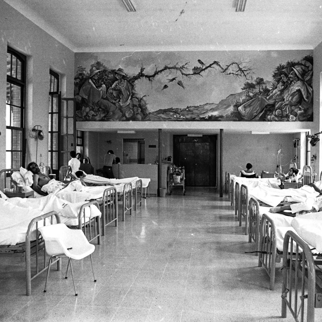 El 16 de mayo de 1913 nació la idea de crear el Hospital San Vicente. La década de los 40 fue para el hospital una época productiva en avances médicos, clínicos y cirugías.<span class="mln_uppercase_mln"> </span><span class="mln_uppercase_mln">FOTOS</span> <b><span class="mln_uppercase_mln">HeRvásquez y Cortesía</span></b> El 16 de mayo de 1913 nació la idea de crear el Hospital San Vicente. La década de los 40 fue para el hospital una época productiva en avances médicos, clínicos y cirugías.<span class="mln_uppercase_mln"> </span><span class="mln_uppercase_mln">FOTOS</span> <b><span class="mln_uppercase_mln">HeRvásquez y Cortesía</span></b>