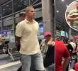 Nuevo video del hombre que agredió a mujer en el aeropuerto El Dorado de Bogotá. FOTOS: Capturas de video