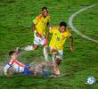 En una cancha muy difícil por la lluvia y el pantano, Colombia logró imponerse 2-0 a Paraguay y así festejar su cupo al Mundial. Ahora irá por el título del certamen y jugará la semifinal ante Brasil. <span class=mln_uppercase_mln>FOTO</span> <b><span class=mln_uppercase_mln>fcf</span></b>