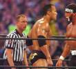 La pelea entre Hulk Hogan vs. The Rock que los catapultaron como íconos de la lucha libre. FOTO: GETTY