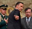 Pedro Sánchez, ministro de Defensa, junto al presidente Gustavo Petro. FOTO: Colprensa