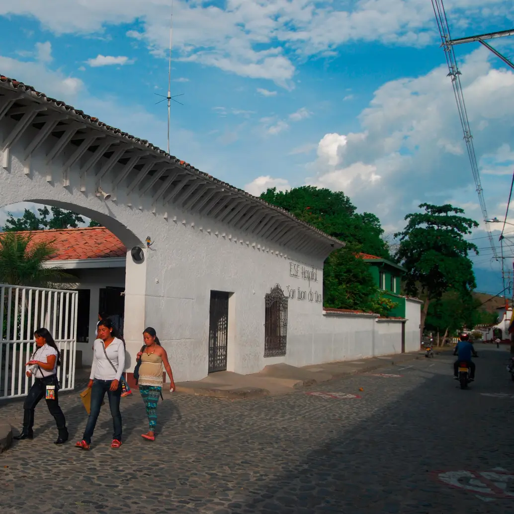 Las autoridades avanzan en las investigaciones para esclarecer cuántas personas estuvieron detrás del millonario desfalco en el Hospital San Juan de Dios, de Santa Fe de Antioquia. FOTO: ARCHIVO Las autoridades avanzan en las investigaciones para esclarecer cuántas personas estuvieron detrás del millonario desfalco en el Hospital San Juan de Dios, de Santa Fe de Antioquia. FOTO: ARCHIVO