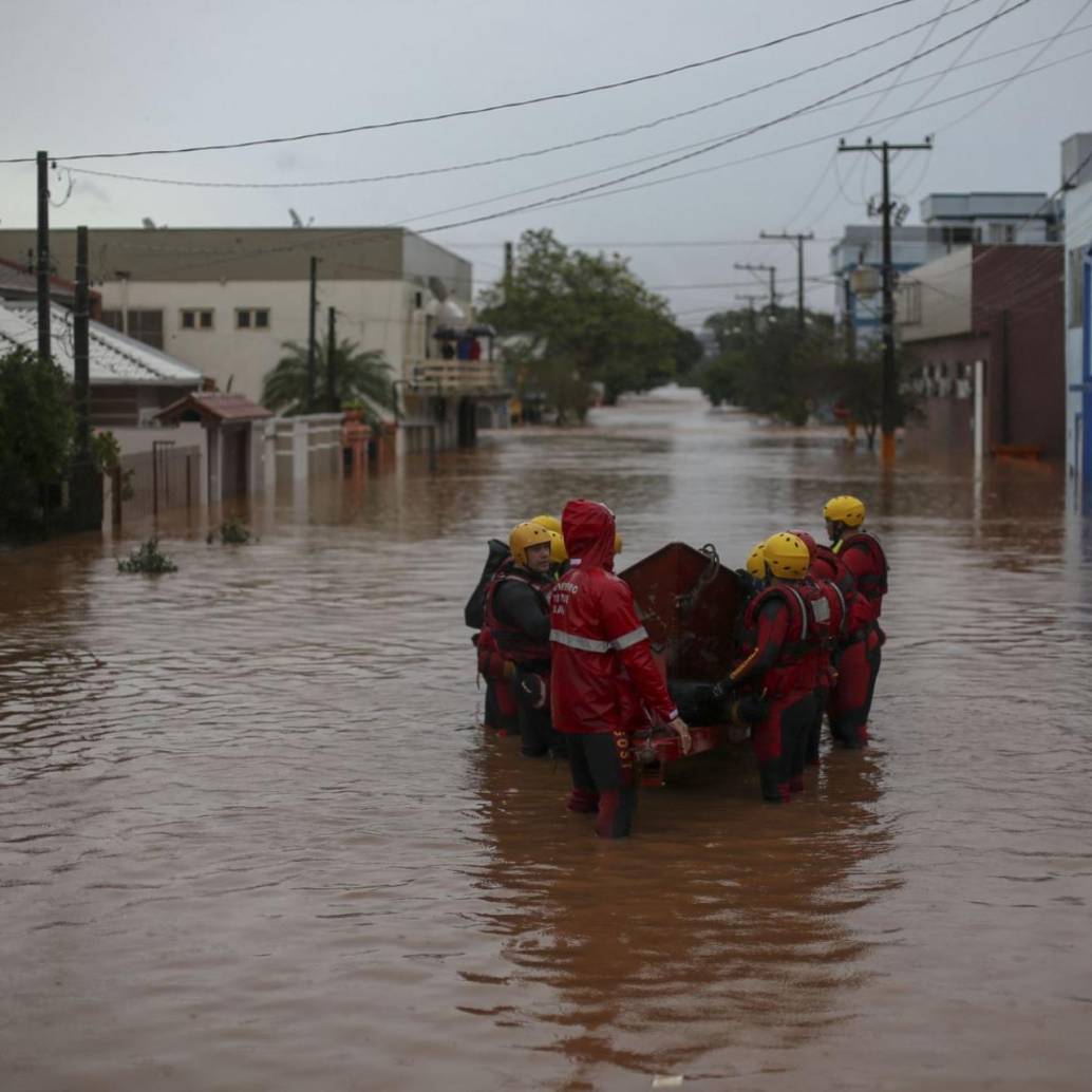 En una sola población hay casi 300 localidades afectadas y cubiertas por una gran altura de agua represada en las calles y viviendas. FOTO: AFP