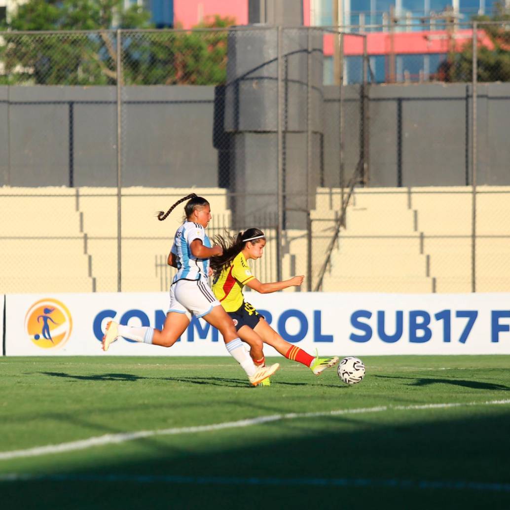 Mariana Silva, la 10 de Colombia, marcó un doblete ante Argentina. Abrió el Marcador al minuto 16, y cerró la goleada al 64. FOTO Tomada de ‘X’: @Conmebol