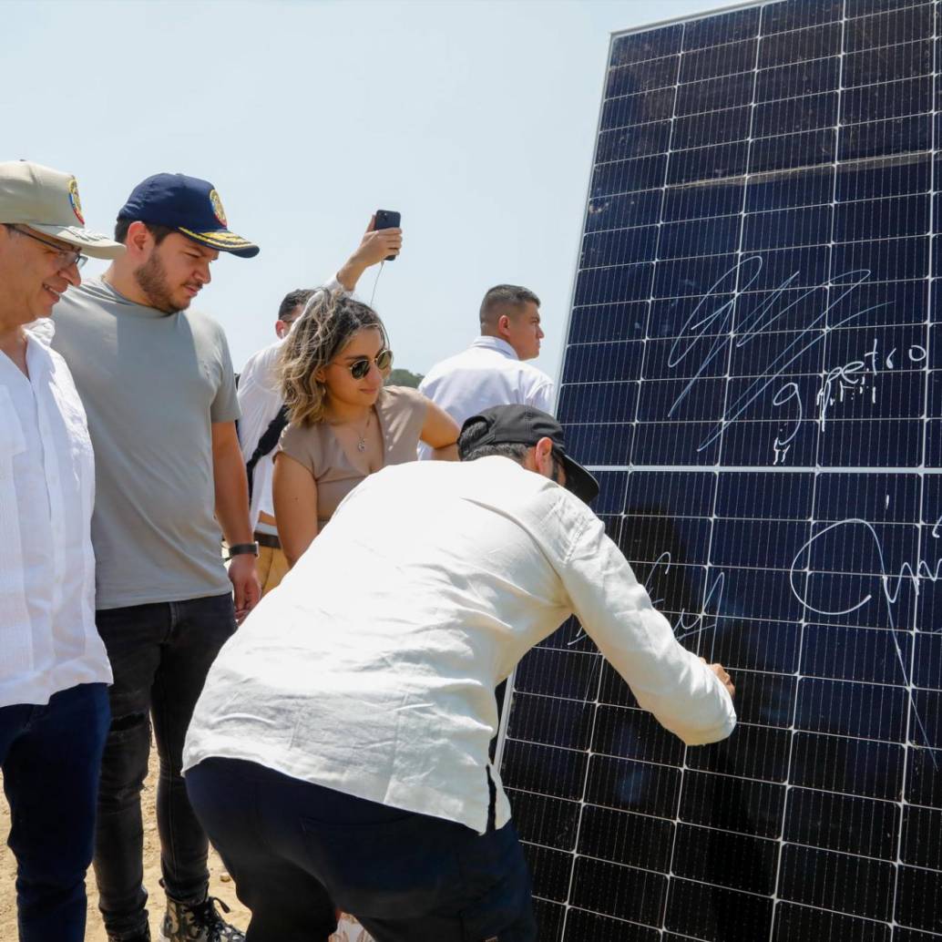 Inauguración del parque solar de Reficar. FOTO: Cortesía Presidencia