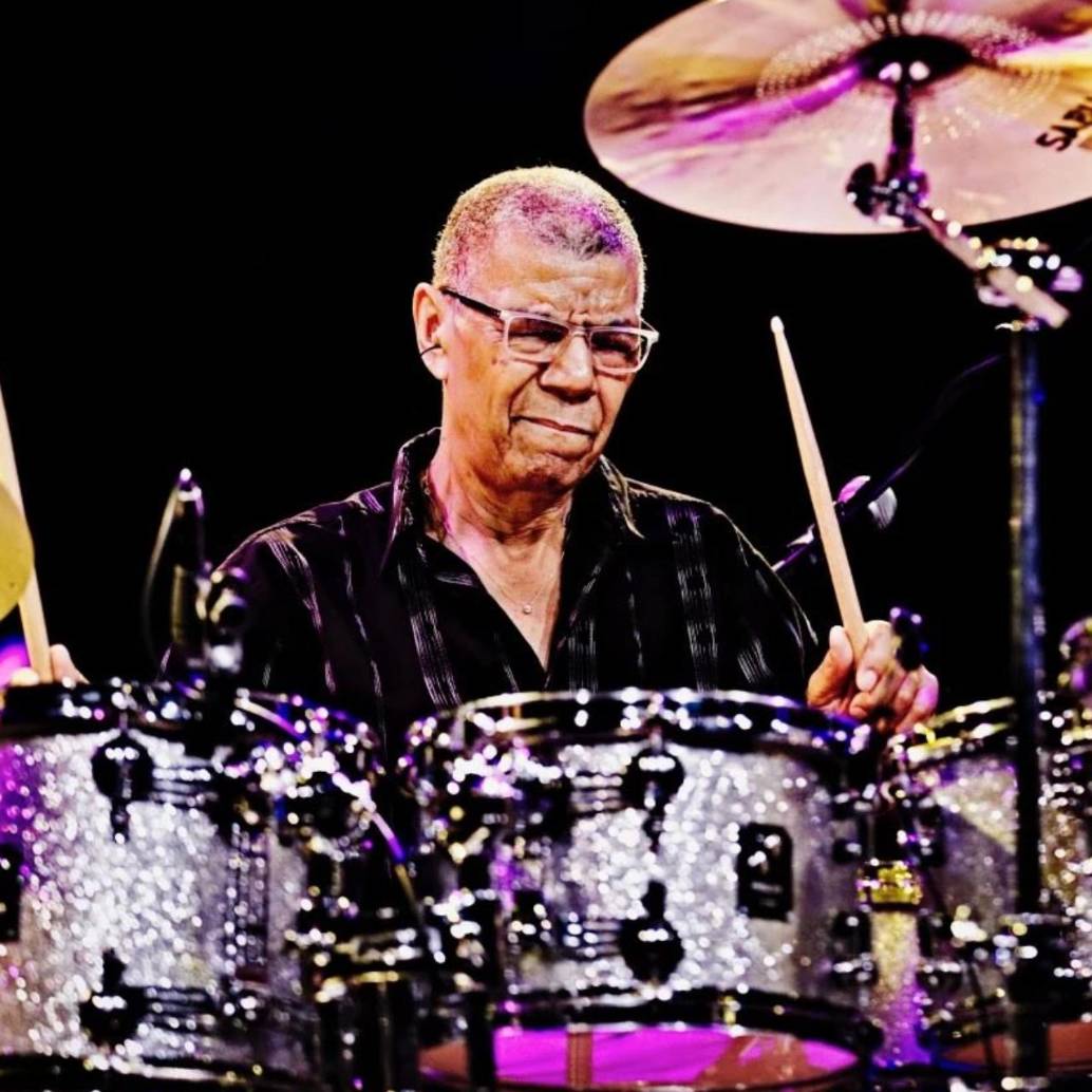 Jack DeJohnette murió a los 83 años y fue el alma rítmica del trío de Keith Jarrett, donde el jazz se volvió pura emoción, dejando una huella que todavía resuena. FOTO: Tomada de redes sociales @jackdejohnette_ Jack DeJohnette murió a los 83 años y fue el alma rítmica del trío de Keith Jarrett, donde el jazz se volvió pura emoción, dejando una huella que todavía resuena. FOTO: Tomada de redes sociales @jackdejohnette_