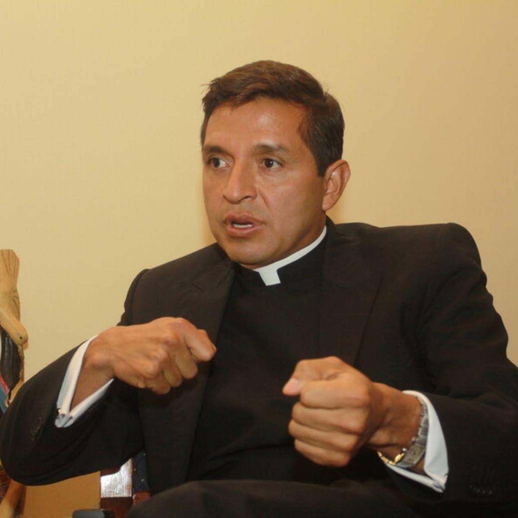 El padre Chucho viaja con frecuencia a diferentes países cumpliendo labores pastorales. Foto: Colprensa El padre Chucho viaja con frecuencia a diferentes países cumpliendo labores pastorales. Foto: Colprensa