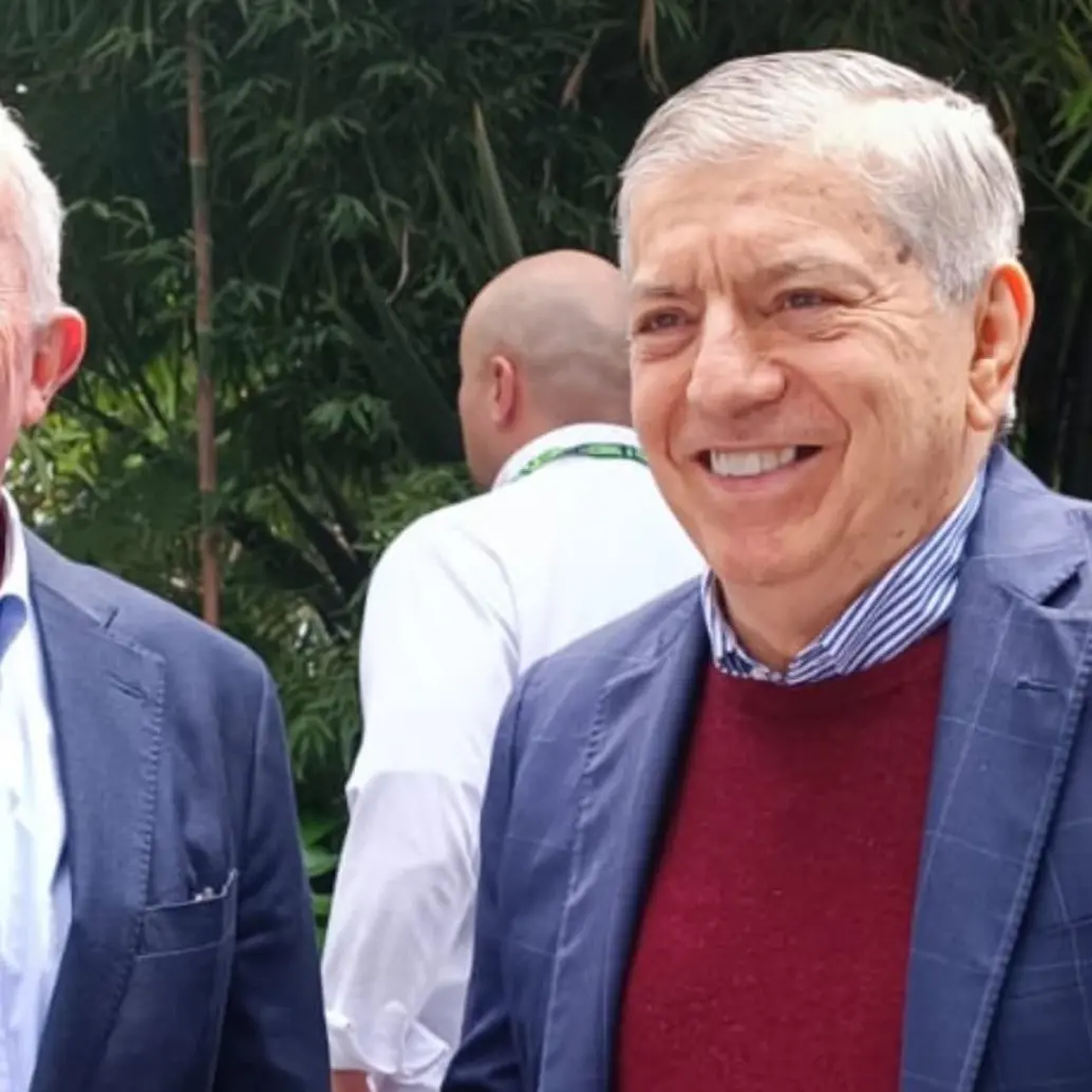 Expresidentes Cesar Gaviria y Álvaro Uribe. Foto: Colprensa Expresidentes Cesar Gaviria y Álvaro Uribe. Foto: Colprensa