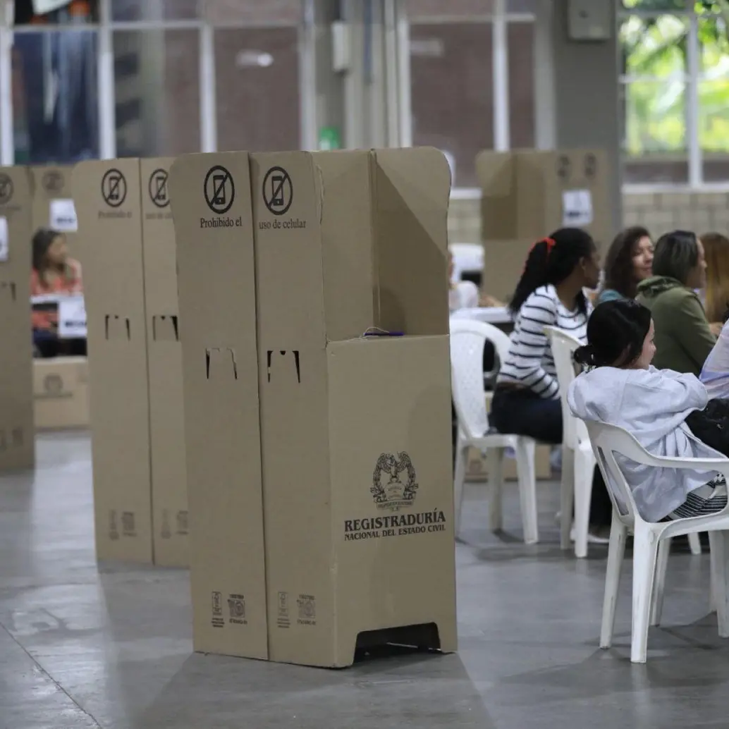Mesas vacías y con poca o nula participación fue la tendencia en Medellín y Antioquia, así lo demuestra el puesto de votación de Plaza Mayor, uno de los puntos que alberga parte importante del censo electoral del distrito. Foto: Camilo Suárez - EL COLOMBIANO Mesas vacías y con poca o nula participación fue la tendencia en Medellín y Antioquia, así lo demuestra el puesto de votación de Plaza Mayor, uno de los puntos que alberga parte importante del censo electoral del distrito. Foto: Camilo Suárez - EL COLOMBIANO