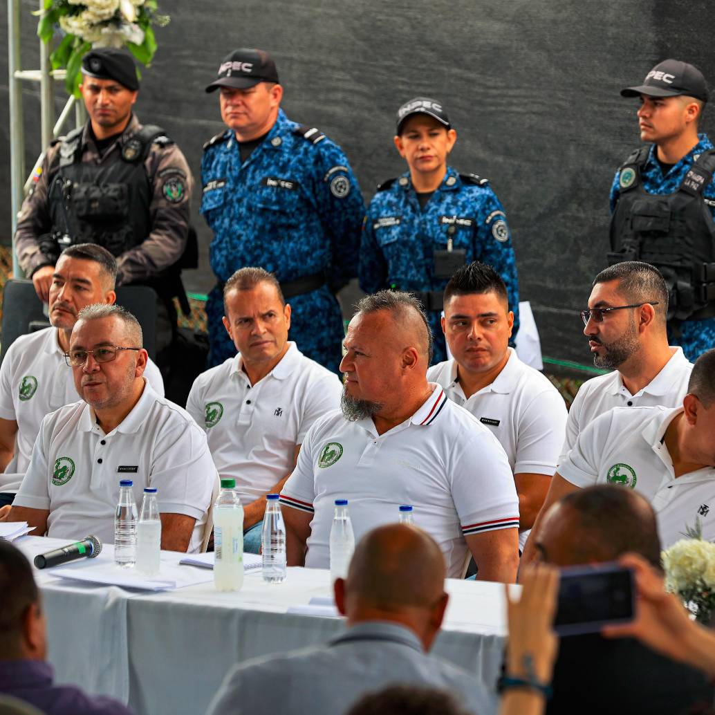 La mesa de paz urbana se instaló en Medellín el 2 de junio de 2023 y se desarrolla en la cárcel La Paz, de Itagüí. Desde entonces se han dado algunas conversaciones, pero según expertos, no se han materializado avances significativos. FOTO: MANUEL SALDARRIAGA La mesa de paz urbana se instaló en Medellín el 2 de junio de 2023 y se desarrolla en la cárcel La Paz, de Itagüí. Desde entonces se han dado algunas conversaciones, pero según expertos, no se han materializado avances significativos. FOTO: MANUEL SALDARRIAGA