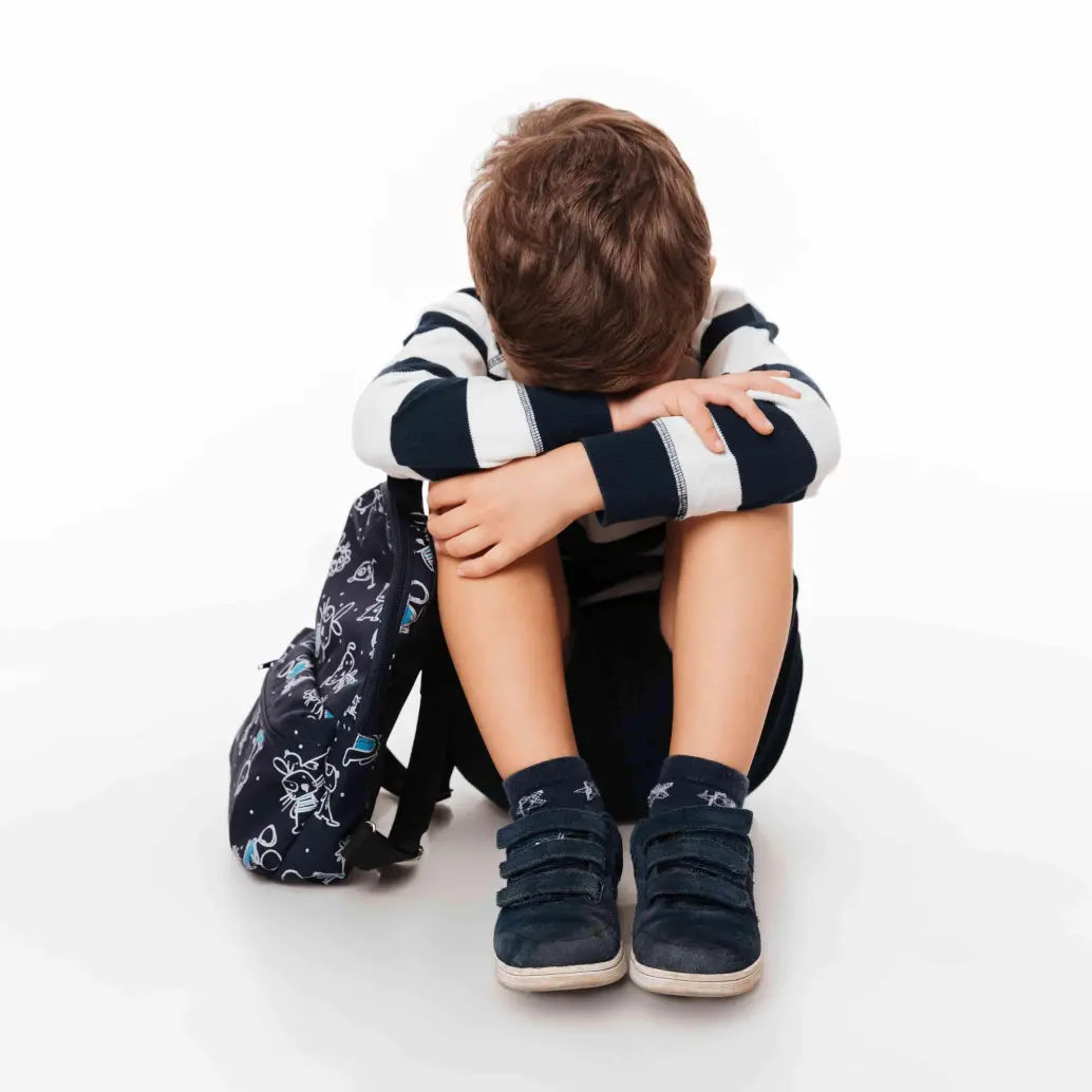 Al parecer, uno de sus compañeros le habría machucado uno de sus dedos con un pupitre. FOTO: Freepik.  Al parecer, uno de sus compañeros le habría machucado uno de sus dedos con un pupitre. FOTO: Freepik.