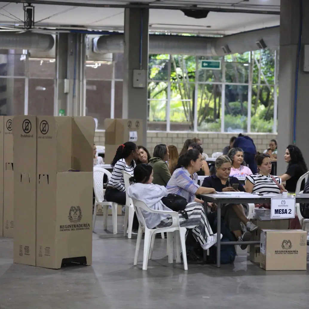 La consulta del Pacto Histórico en Medellín registró una notoria ausencia de votantes. FOTOS: Camilo Suárez. La consulta del Pacto Histórico en Medellín registró una notoria ausencia de votantes. FOTOS: Camilo Suárez.