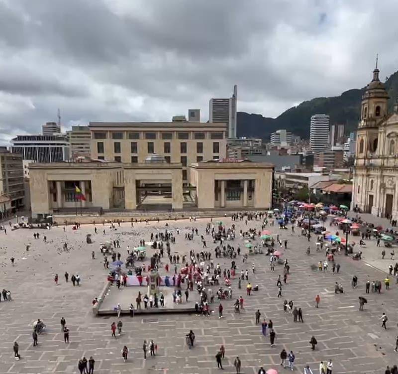 EL COLOMBIANO estuvo allí para corroborarlo tanto en la Plaza como desde la terraza del Congreso, pero también en otros puntos de la capital como la calle 80. Foto: captura de pantalla video EL COLOMBIANO