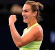 La tenista bielorrusa Aryna Sabalenka, número uno del mundo derrotó sin problemas a la estadounidense Madison Keys y avanzó a las semifinales del torneo de Brisbane, en Australia. FOTO TOMADA X@WTA