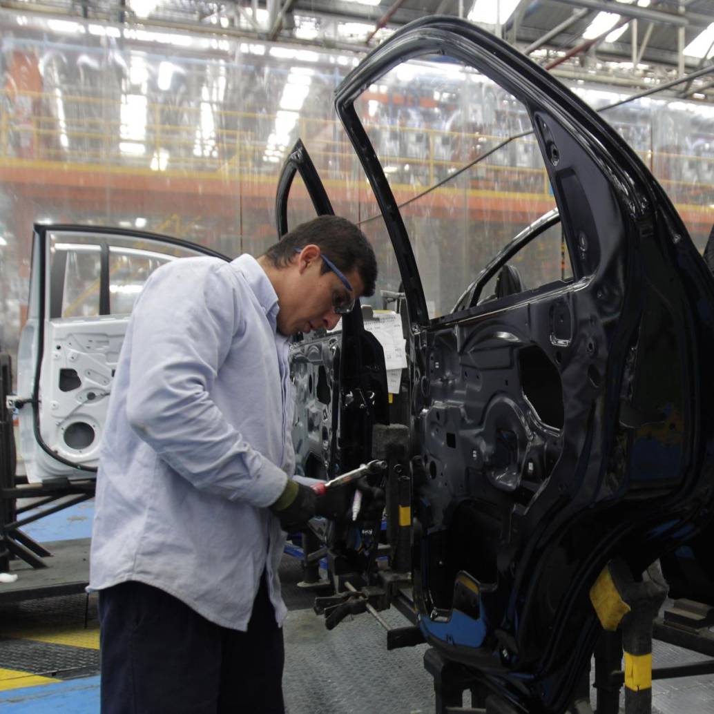 General Motors aseguró que mantendrá su presencia histórica en Colombia a través de su marca Chevrolet y su red de empresas y negocios como GMICA-Isuzu, GM Financial y ChevyPlan. FOTO: Colprensa