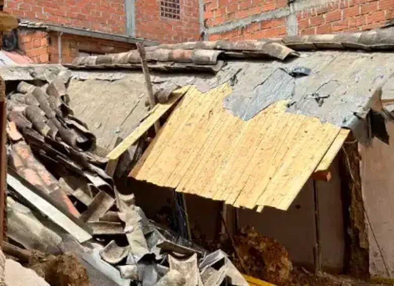 Rionegro: techo en remodelación se cayó y generó momentos de pánico