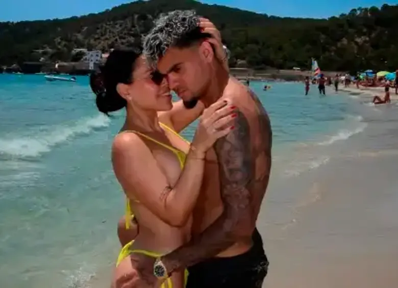 En fotos | Muy enamorados: Luis Díaz y su esposa disfrutan su luna de miel en Ibiza