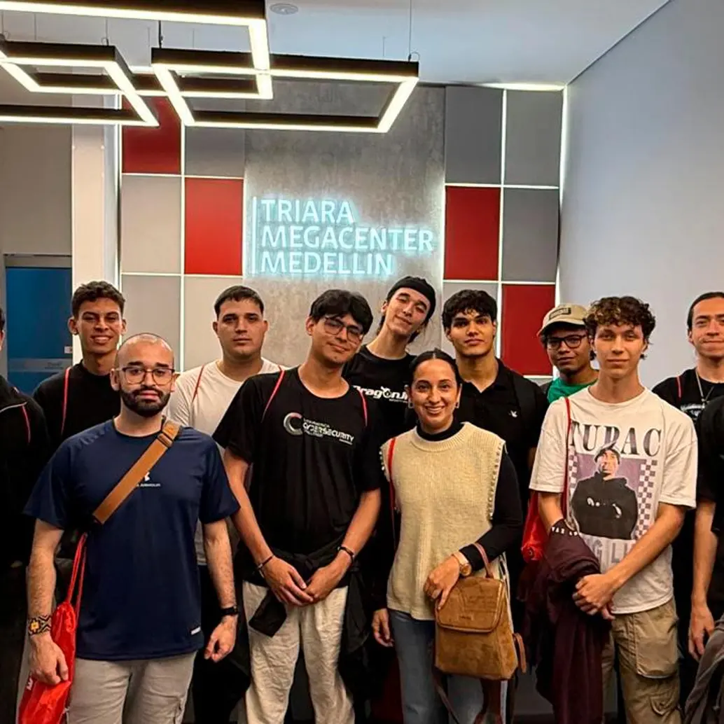 Un grupo de estudiantes de Ingeniería de Sistemas de la Universidad de Medellín visitó las instalaciones del Triara Megacenter, uno de los datacenters más avanzados de la región. Foto: Cortesía