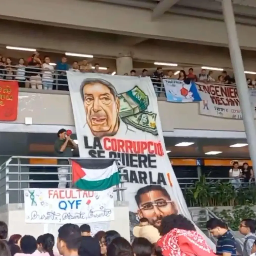 Estudiantes protestando en contra del nuevo rector de la Universidad del Atlántico, Leyton Daniel Barrios Torres. FOTO: CAPTURA DE VIDEO  Estudiantes protestando en contra del nuevo rector de la Universidad del Atlántico, Leyton Daniel Barrios Torres. FOTO: CAPTURA DE VIDEO
