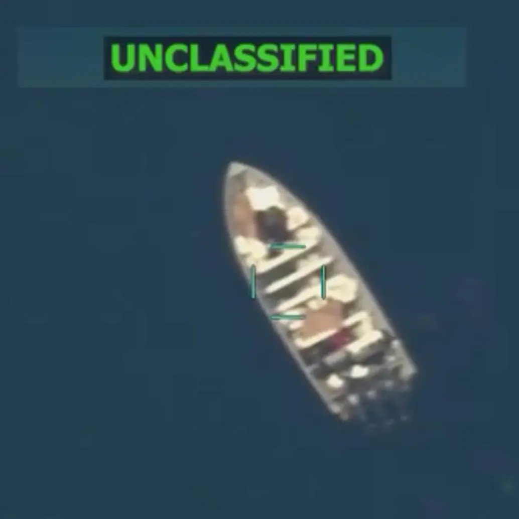 Imágenes antes de que la lancha que transportaba a cuatro personas fuera bombardeada. FOTO: CAPTURA DE PANTALLA/ X SECRETARIO DE GUERRA DE EE.UU. Imágenes antes de que la lancha que transportaba a cuatro personas fuera bombardeada. FOTO: CAPTURA DE PANTALLA/ X SECRETARIO DE GUERRA DE EE.UU.