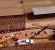 Maquinaria amarilla ayudando en la construcción del “muro secundario”. FOTO: REDES SOCIALES.