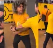 La franquicia explicó que, apenas tuvo conocimiento de lo sucedido, activó sus protocolos internos.Como primera medida, la compañía decidió terminar el vínculo laboral con el instructor implicado. FOTO: Tomada de redes sociales.