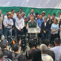 Los 73 mandatarios se congregaron en la sede de Indeportes Antioquia para hablar de la situación que se ha vivido por estos días. FOTO: MANUEL SALDARRIAGA