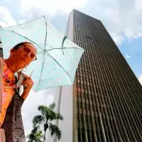 En las últimas semanas se han reportado niveles altos y extremos de índice UV en Medellín, por lo que es necesario aumentar cuidados en la piel. FOTO: EL COLOMBIANO