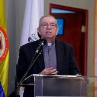 Monseñor Henao insistió en combatir la polarización y la violencia, promoviendo el diálogo, la dignidad y la reconciliación como bases de la democracia. FOTO: COLPRENSA
