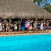 34 jóvenes del Liceo Antioqueño de Bello habían viajado a Tolú para celebrar sus grados. De regreso a casa, sufrieron el grave accidente. FOTO: CORTESÍA