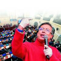 Expertos señalan que la estrategia sería poner las condiciones y el discurso alrededor de lo que diga Petro y no los debates de fondo. Foto: Presidencia y EL COLOMBIANO