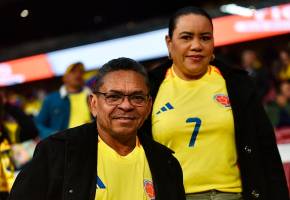 Mane Díaz, junto a su esposa, acompañó a la Selección en la gira europea. FOTO FCF