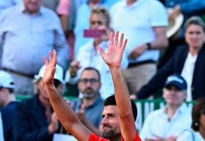 Novak Djokovic se mantiene en el primer lugar del ranking ATP a buena distancia de Jannick Sinner y Carlos Alcaraz, sus jóvenes perseguidores. FOTO Tomada de ‘X’: @DjokerNole