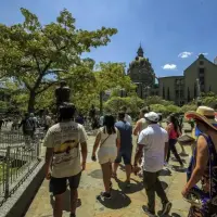 Medellín ya recibió 546 mil visitantes extranjeros, al cierre del primer semestre del 2025, para un alza del 11,8%. FOTO: El Colombiano.