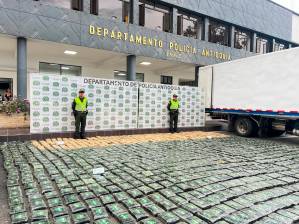 El conductor del camión también fue capturado y puesto a disposición de las autoridades competentes. FOTO Cortesía Policía Antioquia