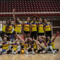 De este grupo que se preparó en Medellín, 14 jugadoras viajaron al Mundial en Tailandia. FOTO ESNEYDER GUTIÉRREZ