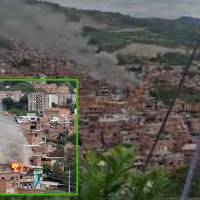 Adelante, las llamas consumiendo las viviendas. Atrás, el incendio fue visto desde varias zonas del occidente. FOTO: Cortesía