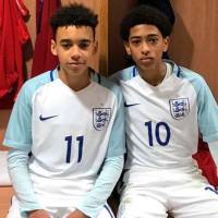 Jamal Musiala (a la izquierda) y Jude Bellingham (derecha), compartiendo como juveniles en la Selección de Inglaterra. Se enfrentan en la semifinal de Champions. FOTO Tomada de ‘X’: @AlvarodeGrado