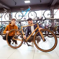 Las marcas, tamaños y precios de las bicicletas en el mercado son diversas. Expertos sugieren que, cuando se es principiante, se comience con una cicla entre gama baja y media y con un marco pequeño. FOTO: GETTY