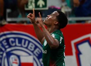 El colombiano celebra el tanto ante Bahía con el cual, Palmeiras abrió el camino de la victoria como visitante, para mantenerse en la parte alta de la tabla. FOTO TOMADA X@Palmeiras