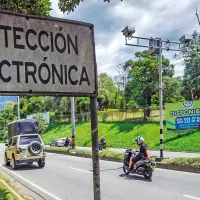 Son varios cuestionamientos por la decisión de Itagüí de mantener pico y placa en la Autopista Sur, gran causa de fotomultas. FOTO Camilo Suárez