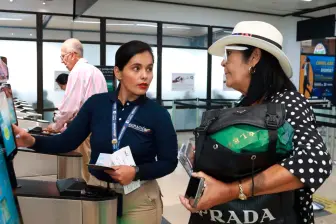 Solo el 20% de viajeros del José María Córdova utiliza el sistema Biomig. FOTOS Cortesía Migración Colombia