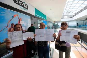 Usuarias con órdenes de medicamentos que –aun con tutela– no les han dado. FOTO Esneyder Gutiérrez