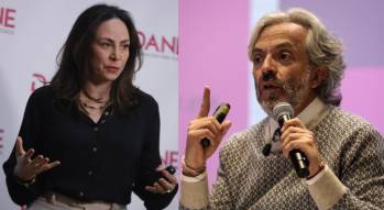 Piedad Urdinola, directora del Dane; y Juan Daniel Oviedo, candidato presidencial y exdirector del Dane. FOTO: Colprensa.
