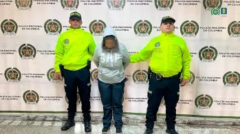 La médica fue capturada por orden judicial en Sabaneta, tras ser señalada como presunta responsable de causar la muerte a la víctima. FOTO Cortesía Fiscalía